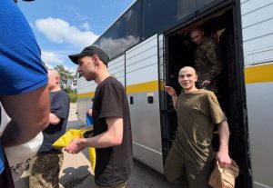 Фото до матеріалу: Вінничани повертаються додому: новий етап обміну полоненими розпочато