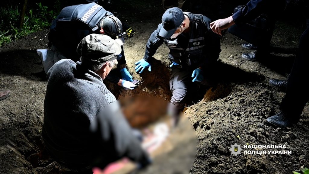 Фото до матеріалу: У Колінківцях свекор і його син закопали тіло жінки на городі