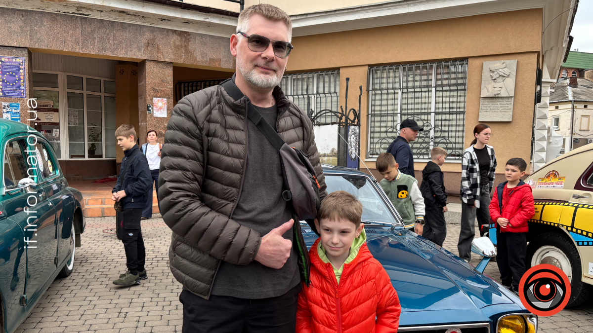 Фото до матеріалу: В Івано-Франківську збирали кошти для військових на виставці ретроавтомобілів