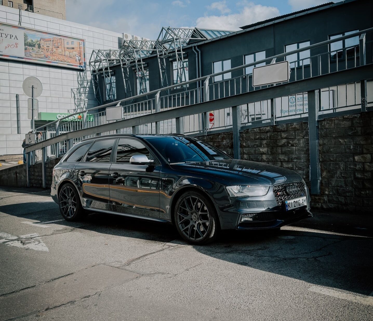 Фото до матеріалу: В Україні знайшли рідкісний 13-річний Audi S4 Avant з компресором