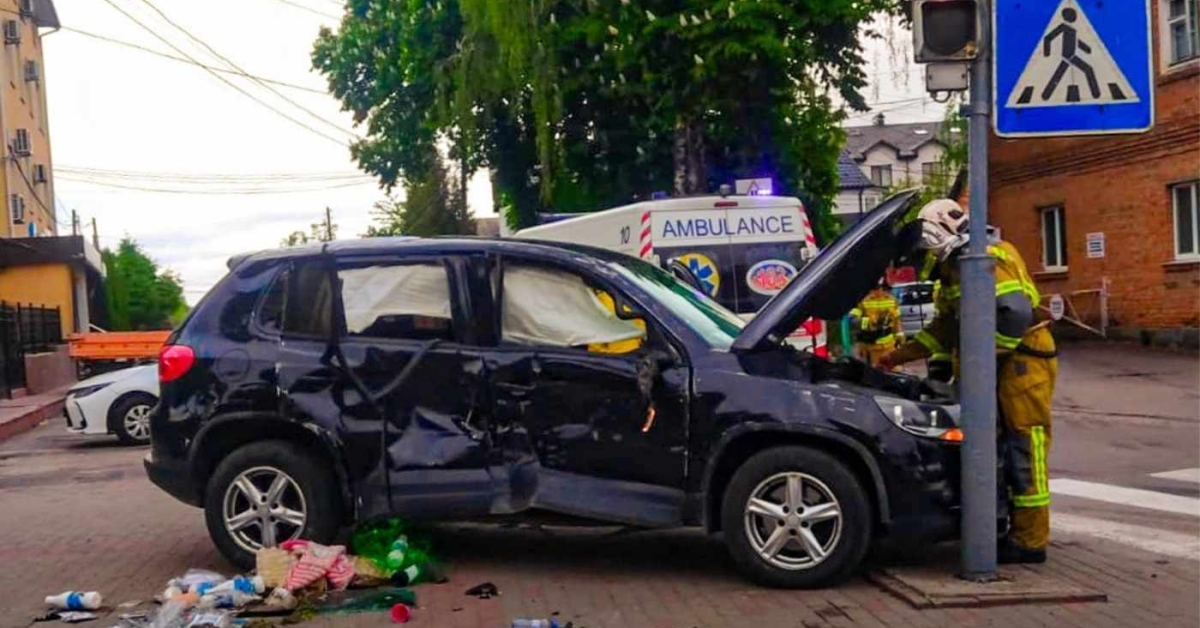 Фото до матеріалу: ДТП на Хмельницькому шосе у Вінниці: водійку врятували до приїзду рятувальників