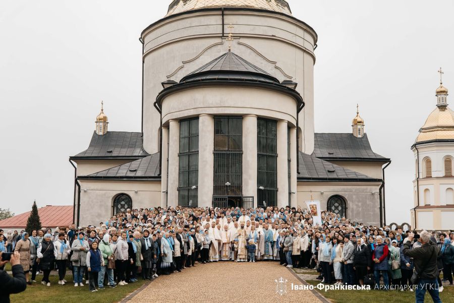 Фото до матеріалу: Сотні матерів зібралися в Гошеві на молитву за Україну та єднання родин