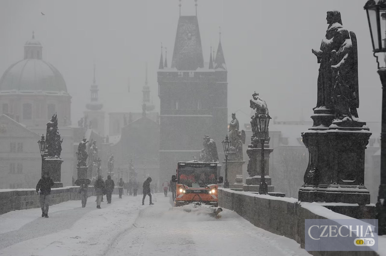 Фото до матеріалу: Сильний снігопад у Празі: фото та наслідки для подорожніх