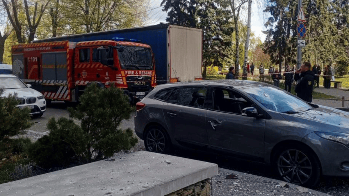 Фото до матеріалу: Російські дрони атакували Київ: у ДСНС показали наслідки (оновлено)