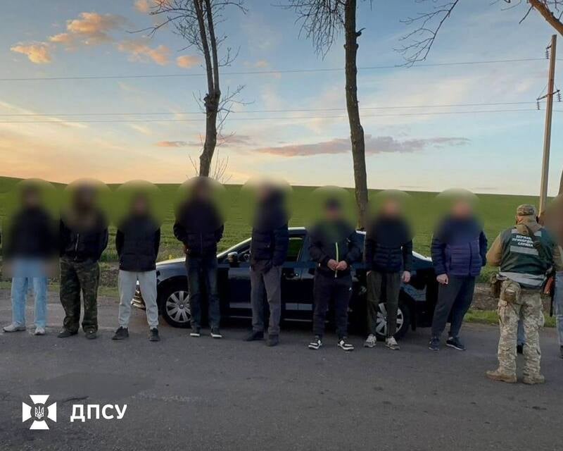 Фото до матеріалу: На кордоні з Молдовою затримали 13 чоловіків за спробу нелегального виїзду
