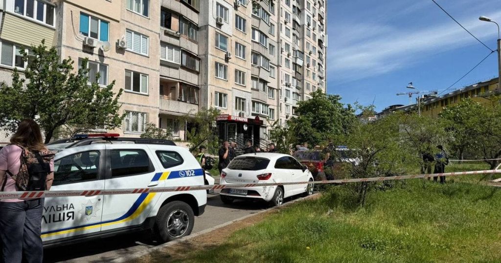 Фото до матеріалу: Трагедія в Києві: 22-річний хлопець загинув, стрибаючи з вікна під час нападу
