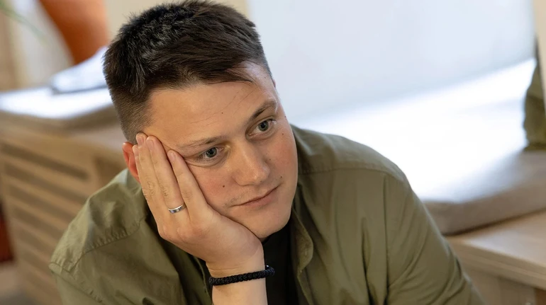 Фото до матеріалу: Благодійний вечір Артура Дроня у Львові: збір коштів на реабілітацію доньки загиблого військовослужбовця