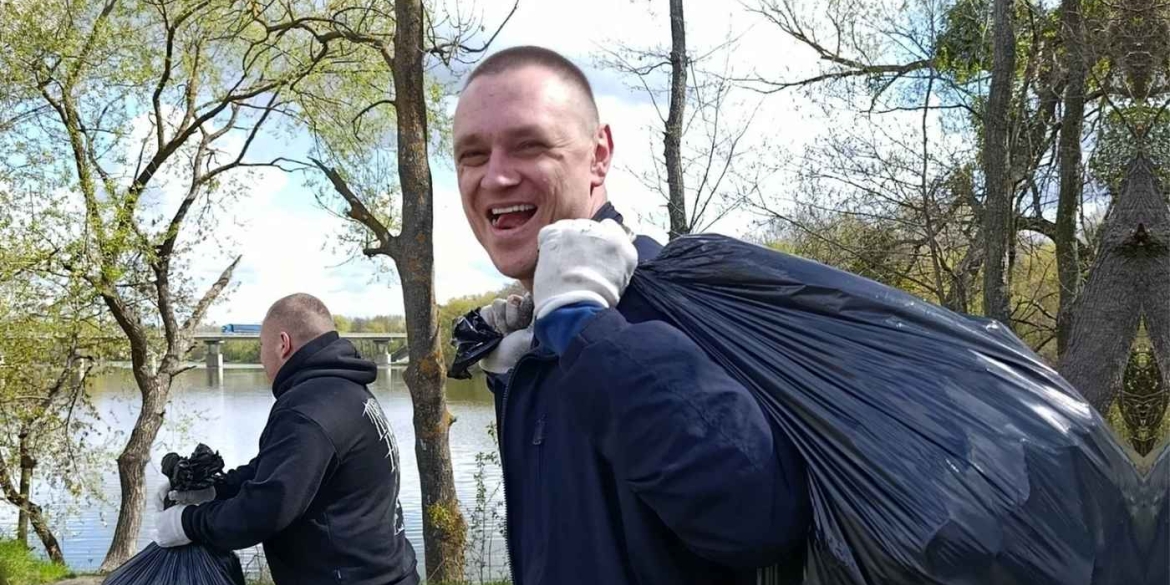 Фото до матеріалу: Активісти та Муніципальна варта прибрали береги річки Скельна у Вінниці
