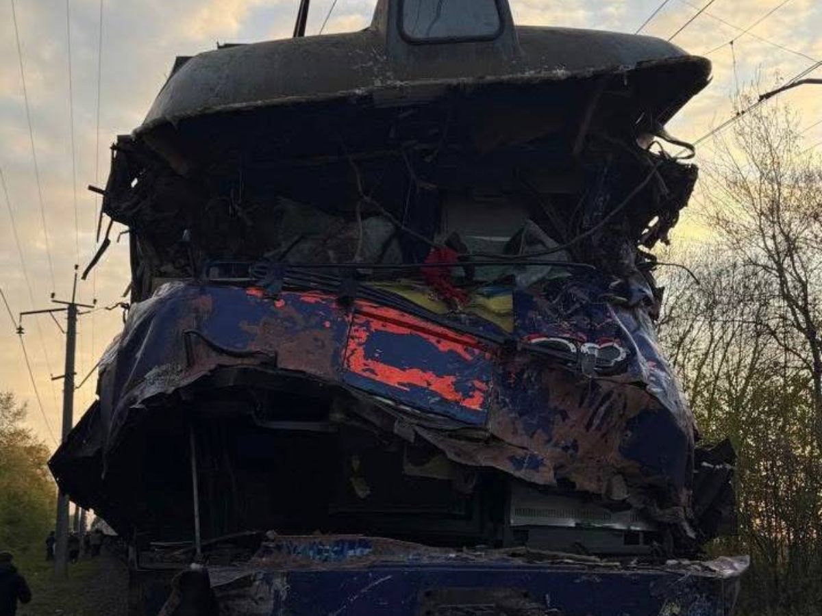 Фото до матеріалу: Трагедія на Вінниччині: потяг зіткнувся з автокраном, загинули машиніст і водій