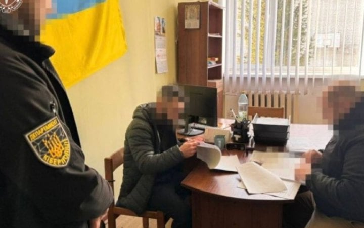 Фото до матеріалу: У Хмельницькому судитимуть керівника фонду за крадіжку 1,1 млн грн на авто для ЗСУ