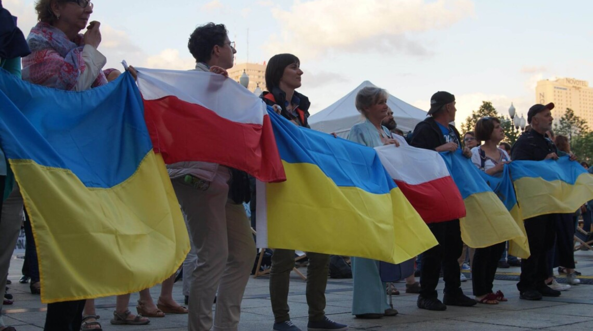 Фото до матеріалу: Українці зі статусом UKR отримують посвідку на проживання в Польщі на три роки