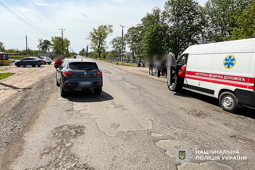 Фото до матеріалу: Водій «Рено» збив на смерть жінку у селі Кумарі Первомайського району