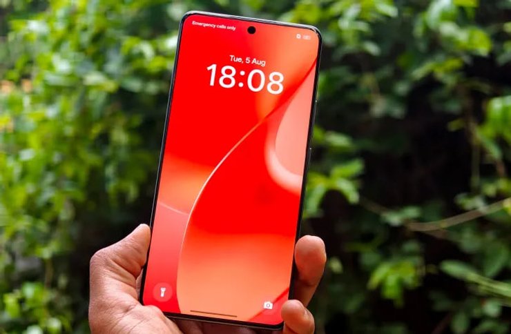 Фото до матеріалу: Середньобюджетний смартфон Realme 15 5G: огляд характеристик та відгуків в Україні