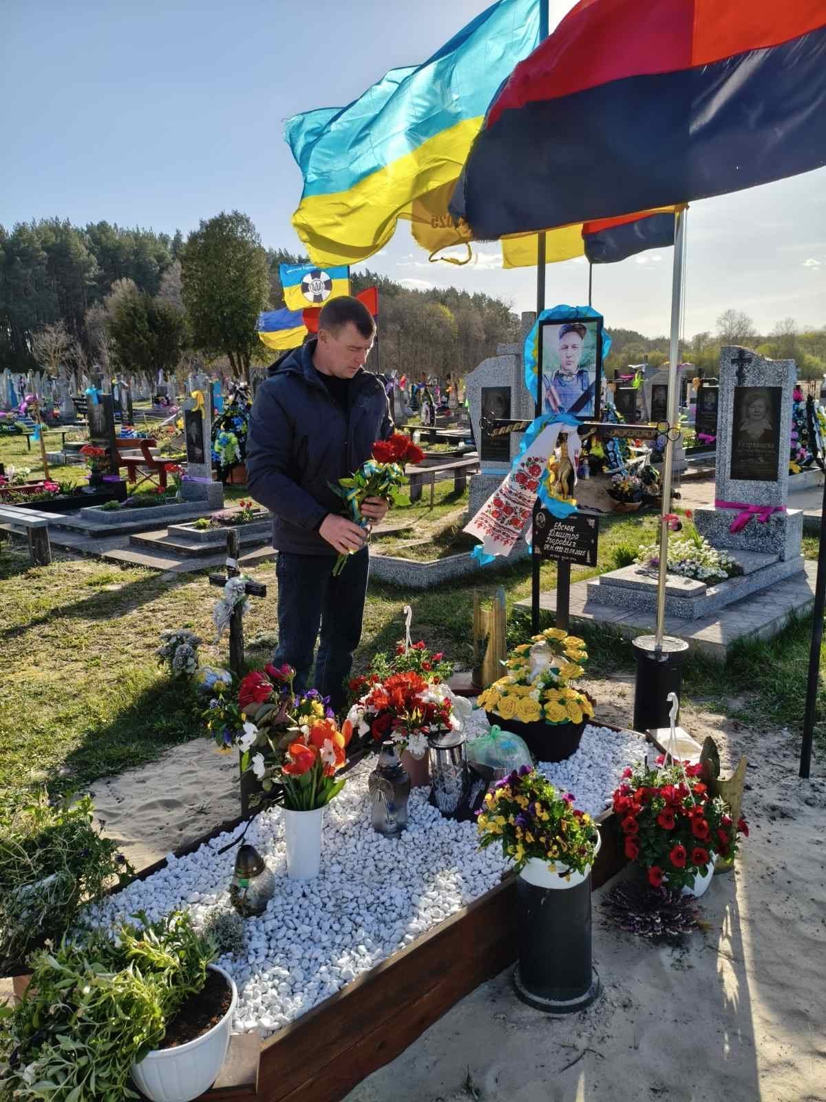 Фото до матеріалу: У селі Бобли вшанували пам'ять загиблого захисника Дмитра Євсюка
