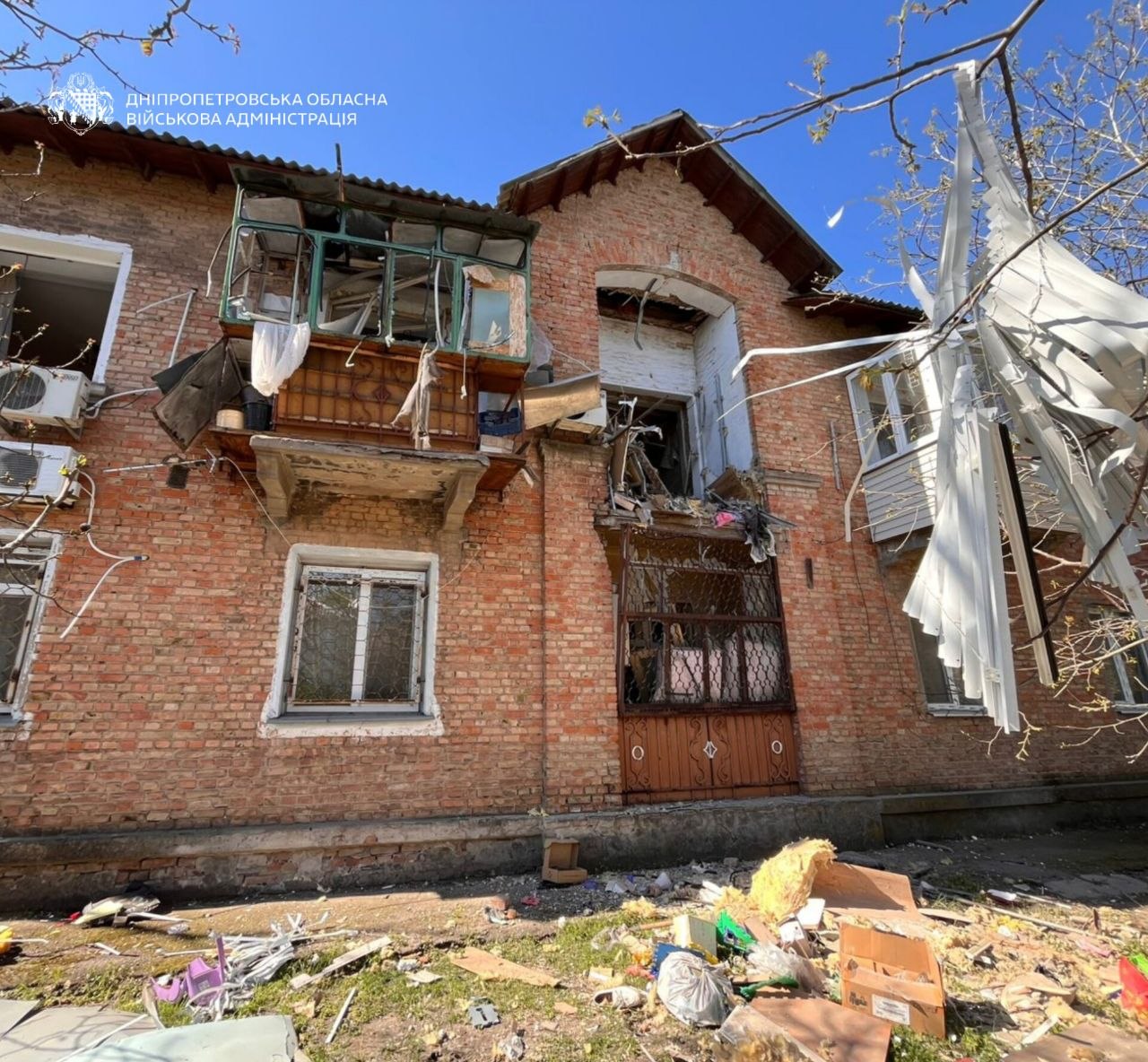 Фото до матеріалу: Ворог майже 70 разів атакував Дніпропетровщину: три райони в пожежі, троє загиблих