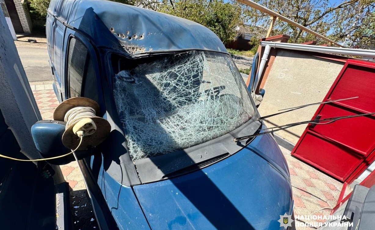 Фото до матеріалу: 16 поранених та пошкоджена інфраструктура: наслідки масованих обстрілів Херсонщини 7 травня