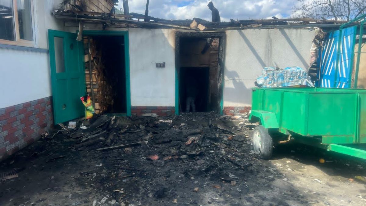 Фото до матеріалу: Вогонь знищив майстерню відомої прикарпатської ткалі: мільйонні збитки та шлях до відновлення
