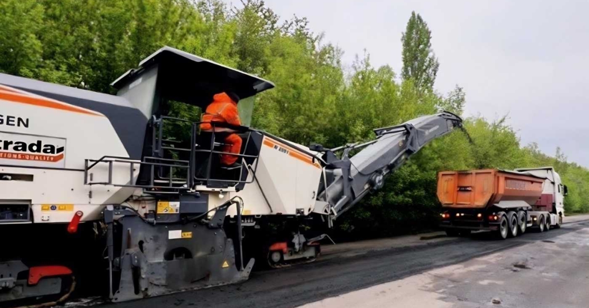 Фото до матеріалу: Дорожники на Вінниччині працюють без вихідних: оновлюють асфальт на Р-31 та М-30