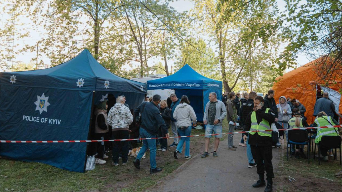 Фото до матеріалу: У Дніпровському та Дарницькому районах розгорнули штаби для допомоги постраждалим: адреси
