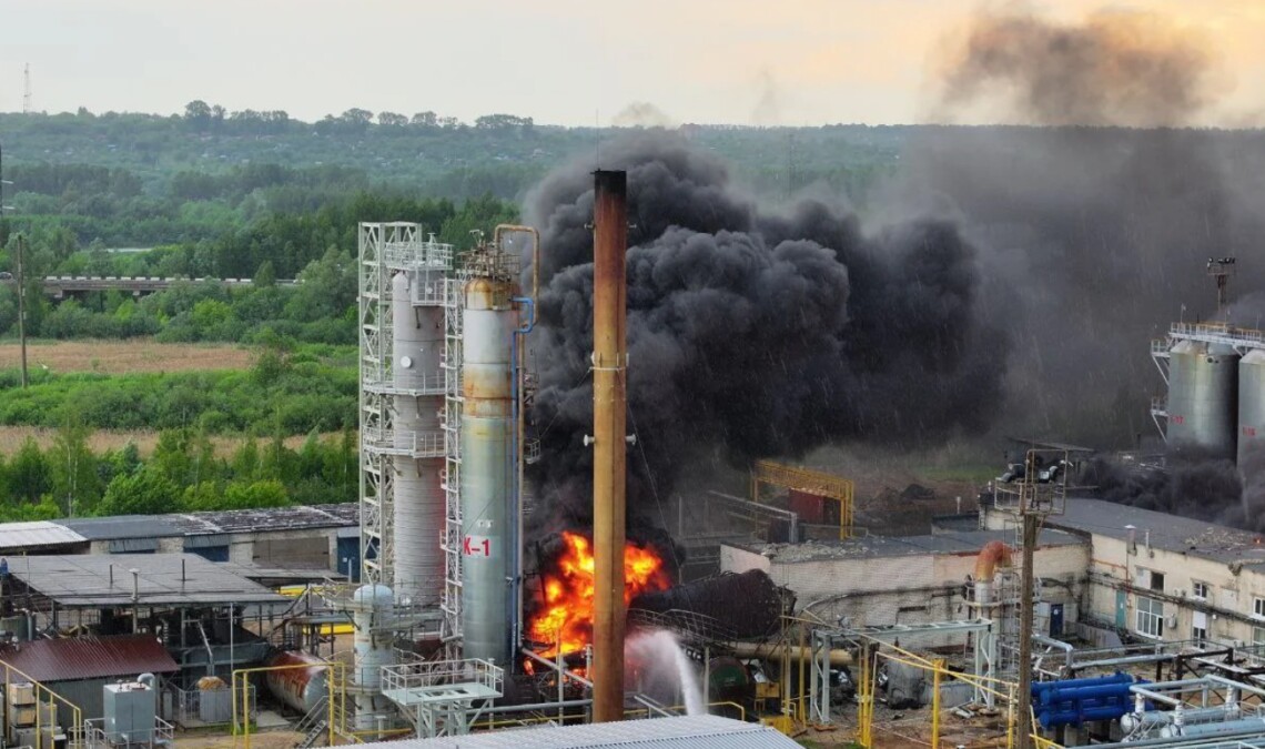 Фото до матеріалу: Нові удари дронів по нафтооб'єктах у Пермі: постраждав цивільний, зруйновано промислові потужності