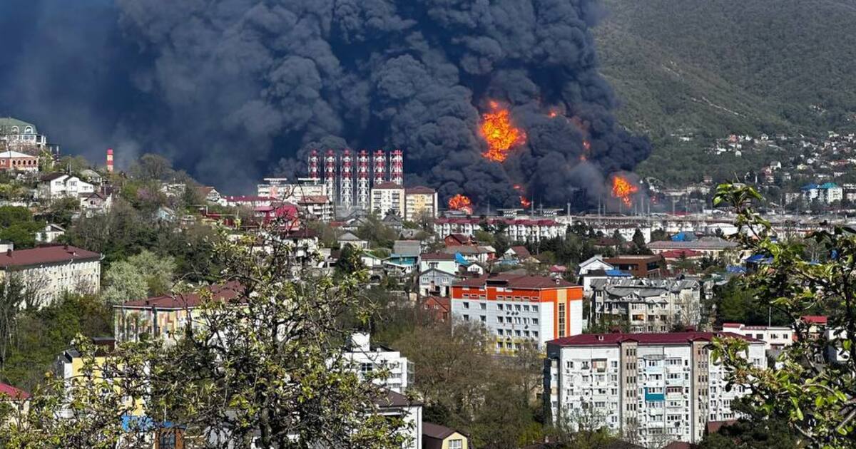 Фото до матеріалу: Масштабна пожежа на НПЗ у Туапсе: розлив пального та дим на сотні кілометрів