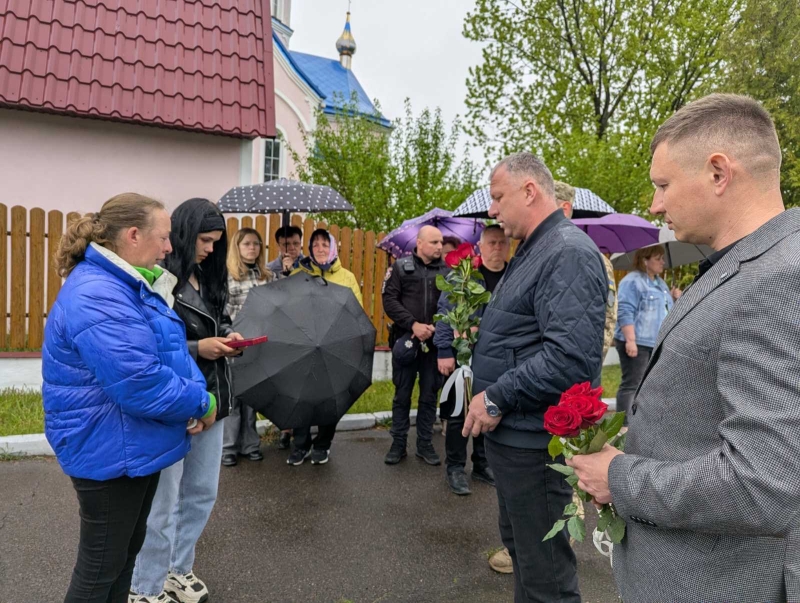 Фото до матеріалу: Родина полеглого захисника Петра Жука з Волошок отримала медаль «За військову службу Україні»