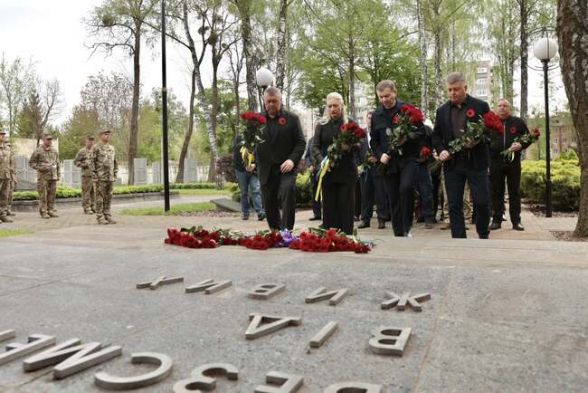 Фото до матеріалу: Вінниця: пам'ять полеглих у Другій світовій війні вшанували покладанням квітів