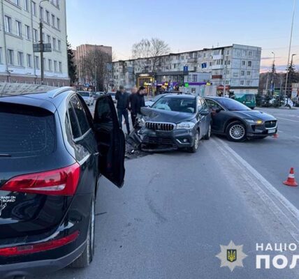 Фото до матеріалу: У Хмельницькому затримали 18-річного, який «мінував» об'єкти по Україні за гроші