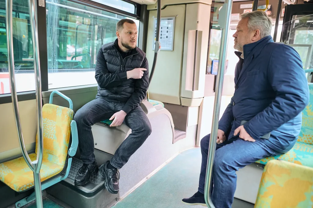 Фото до матеріалу: Бучанська громада отримала чотири сучасні автобуси від французьких партнерів