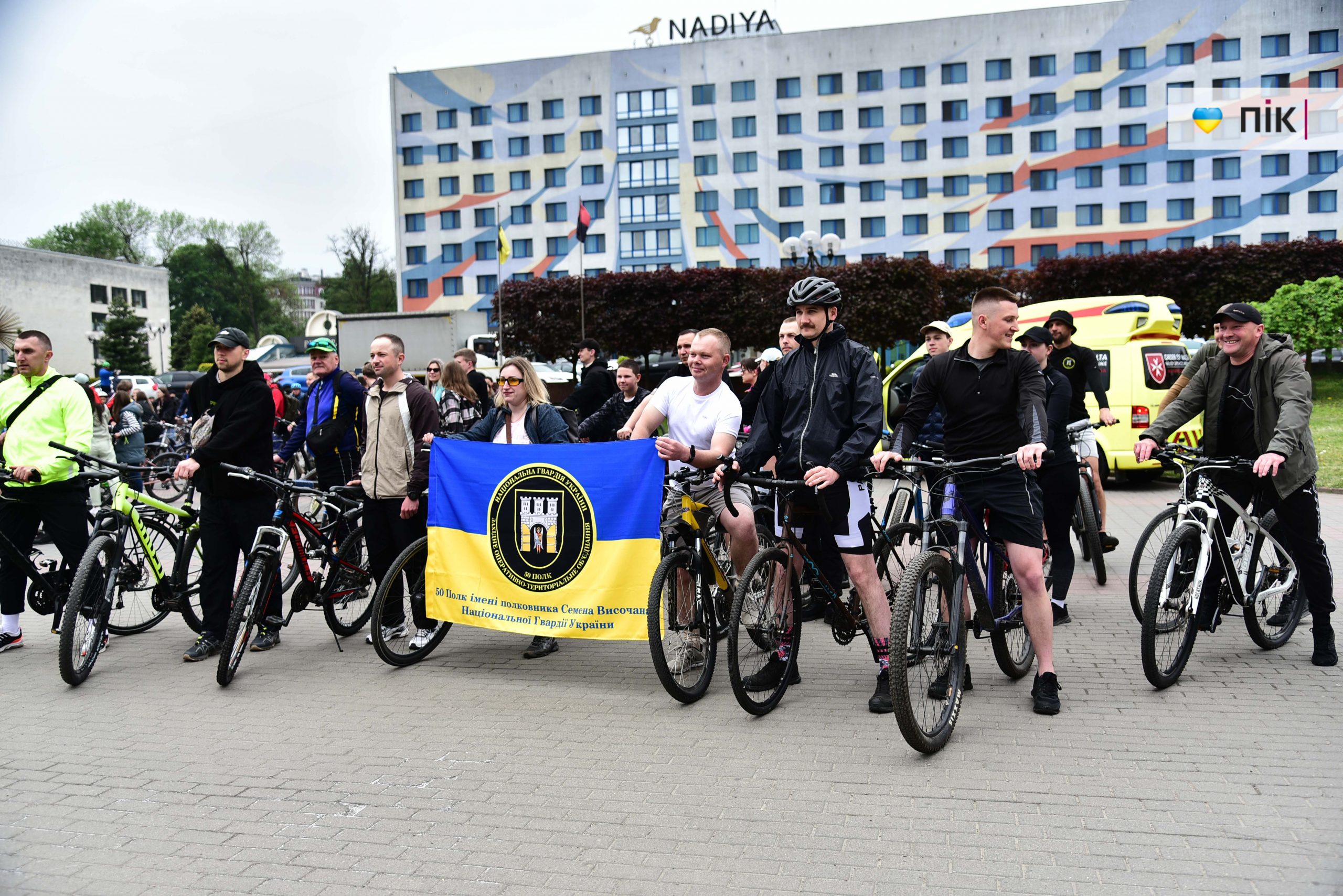 Фото до матеріалу: Велопробіг у Івано-Франківську: 200 учасників збирають на ремонт авто для військових