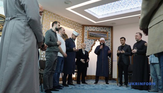 Фото до матеріалу: Львівці зібралися підтримати мусульман після спроби підпалу мечеті