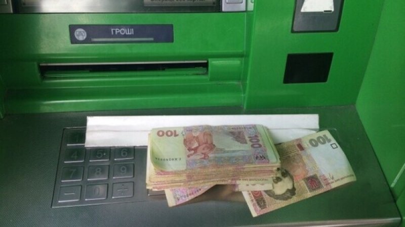Фото до матеріалу: 53-річна львів'янка викрала 17 тис. грн з банкомата на Сихові