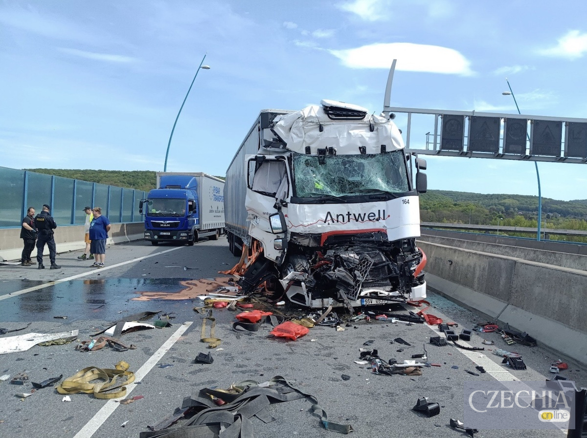 Фото до матеріалу: ДТП на Празькій кільцевій дорозі: затори заблокували трасу D5