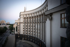 Фото до матеріалу: Художник Укрінформу зібрав понад 1,2 млн доларів для ЗСУ через благодійні патчі