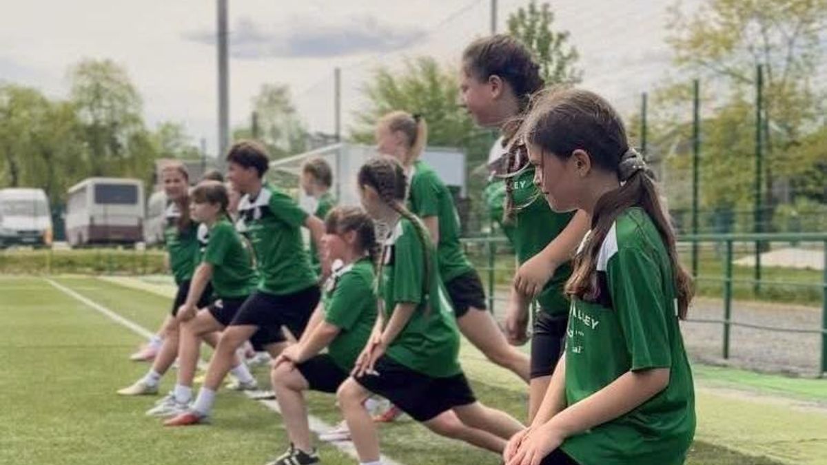 Фото до матеріалу: Юні футболістки з Голині здобули золото обласного етапу «Шкільного м'яча»