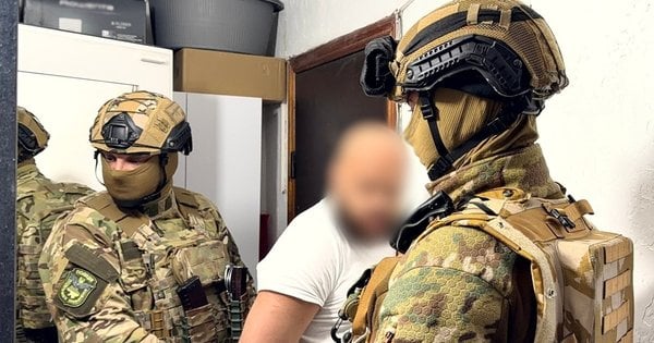 Фото до матеріалу: Правоохоронці викрили схему легалізації іноземців через благодійну організацію