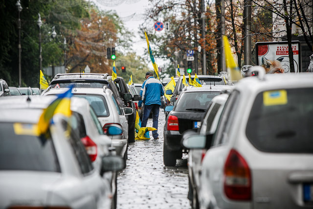 Фото до матеріалу: Відеореєстратор Tesla зафіксував: відхід після аварії на мотоциклі не гарантує, що з вами все гаразд