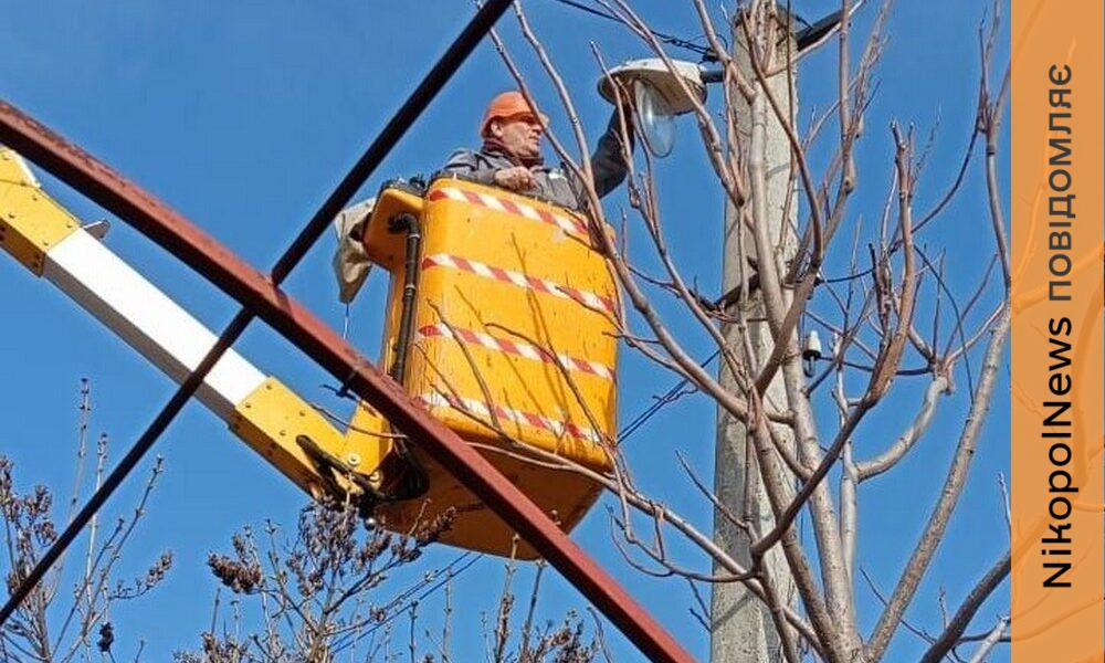 Фото до матеріалу: У Нікополі відновили світло для більшості мешканців, але 15 тисяч абонентів все ще без струму
