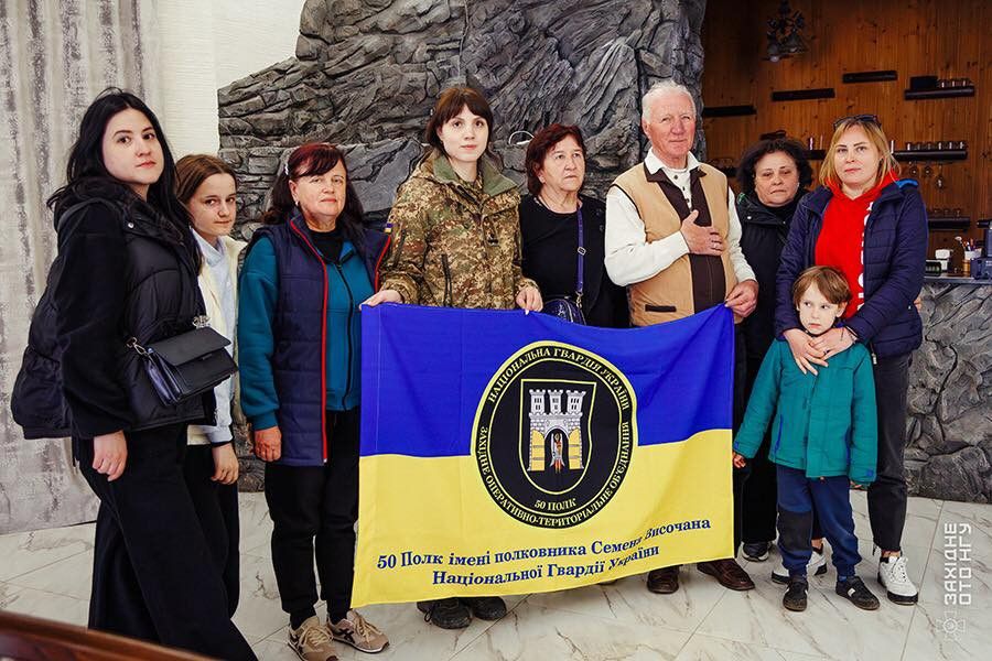 Фото до матеріалу: Сім'ї воїнів 50 полку відпочивали та отримували психологічну підтримку у Буковелі