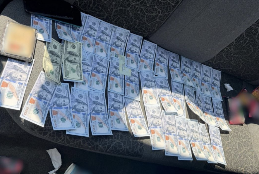 Фото до матеріалу: В Одещині розкрита мережа, що через соцмережі продавала «квитки» на виїзд за кордон