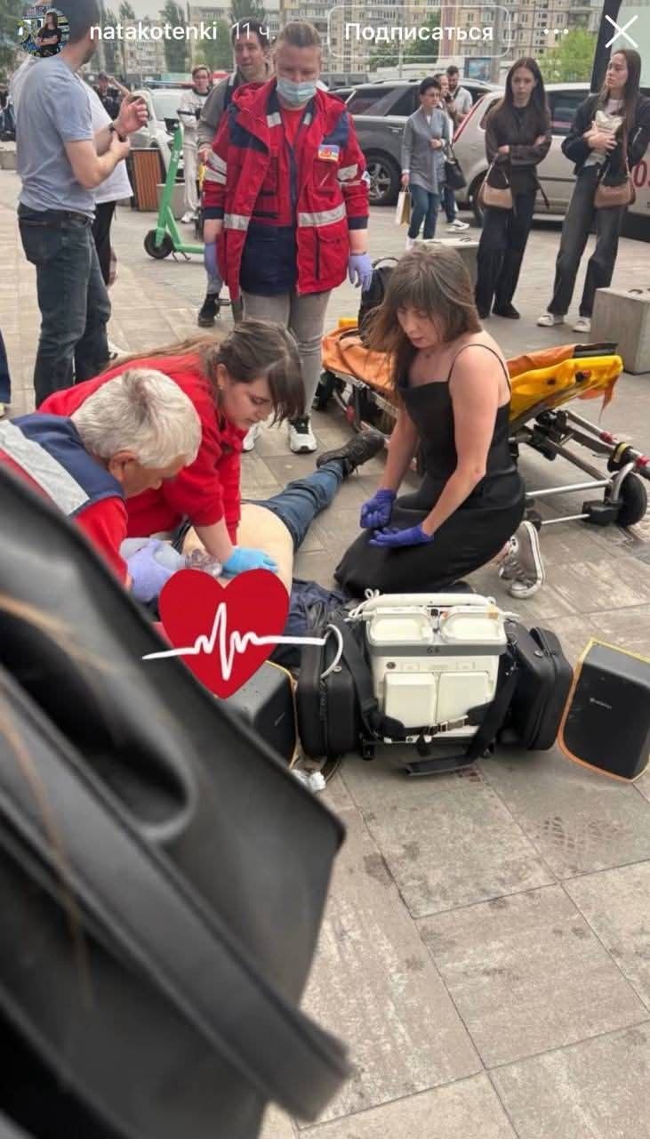 Фото до матеріалу: Чоловік помер біля станції метро «Політехнічний інститут»: свідки розповіли про відмову працівників надати дефібрилятор