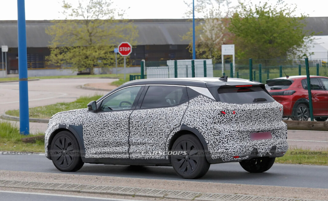 Фото до матеріалу: Renault готує оновлення Scenic E-Tech: що зміниться в електрокросовері з запасом ходу до 610 км