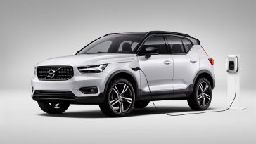 Фото до матеріалу: Volvo запустила в Україні продажі броньованих гібридів XC90 та XC60