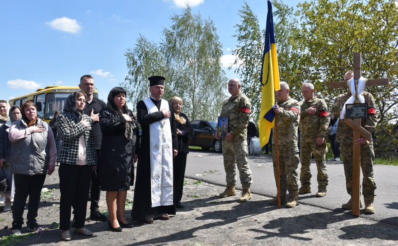 Фото до матеріалу: У Боголюбах в останню дорогу провели захисника України Миколу Лясковського