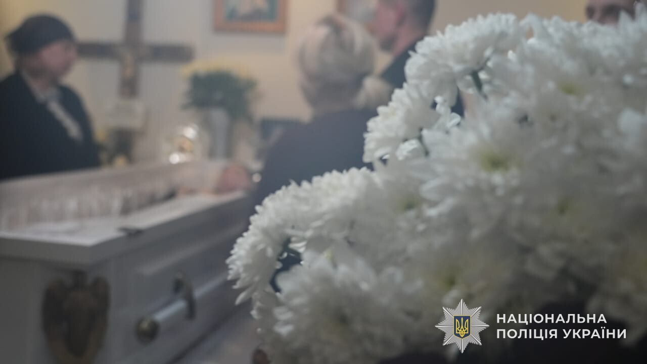 Фото до матеріалу: Як у Львові прощалися з поліцейською, яка загинула від вибуху у Львові: фоторепортаж