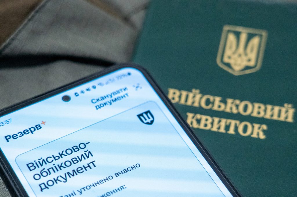 Фото до матеріалу: Уряд готує зміни до системи бронювання від мобілізації: рішення очікують у травні