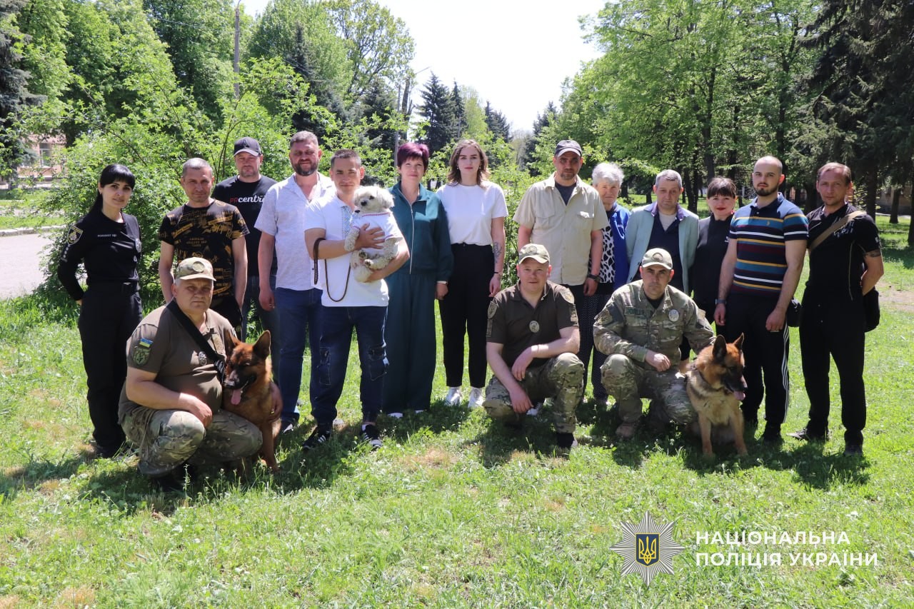 Фото до матеріалу: Ветерани П'ятихаток зустрілися з кінологами поліції