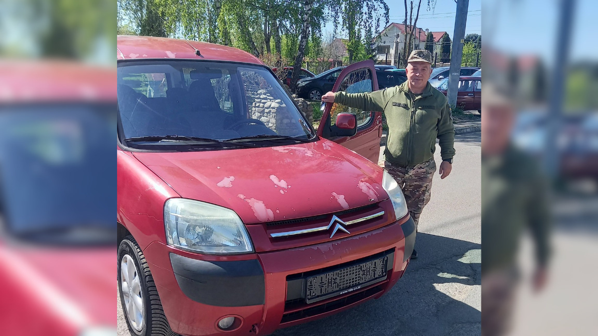 Фото до матеріалу: Колектив КП «Електроавтотранс» у Івано-Франківську придбав авто для захисника