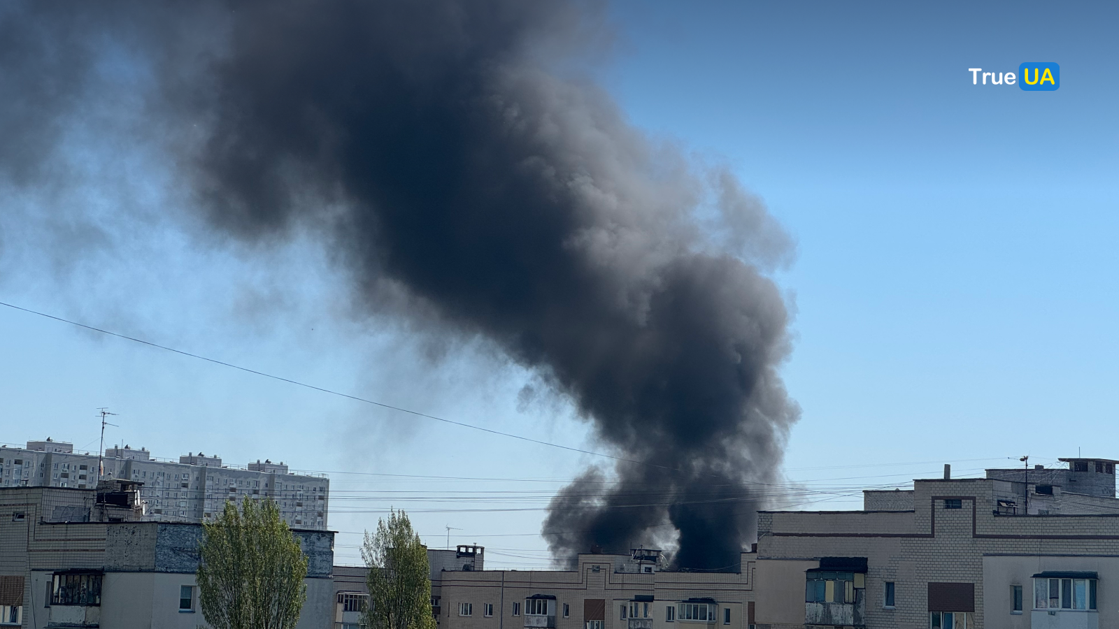 Фото до матеріалу: У Києві на Куренівці сильна пожежа: відео й деталі