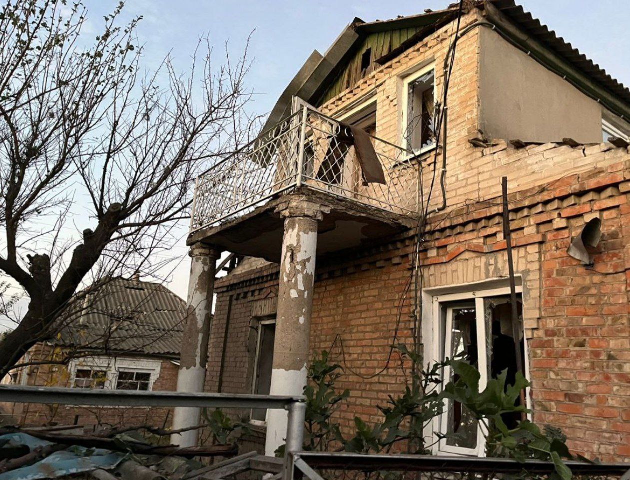 Фото до матеріалу: Російські обстріли пошкодили Нікополь та Кривий Ріг: є руйнування житла та інфраструктури